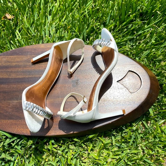 - TED BAKER Saralia white satin embellished ankle strap sandals size  38.5 Us 8 - Picture 4 of 11